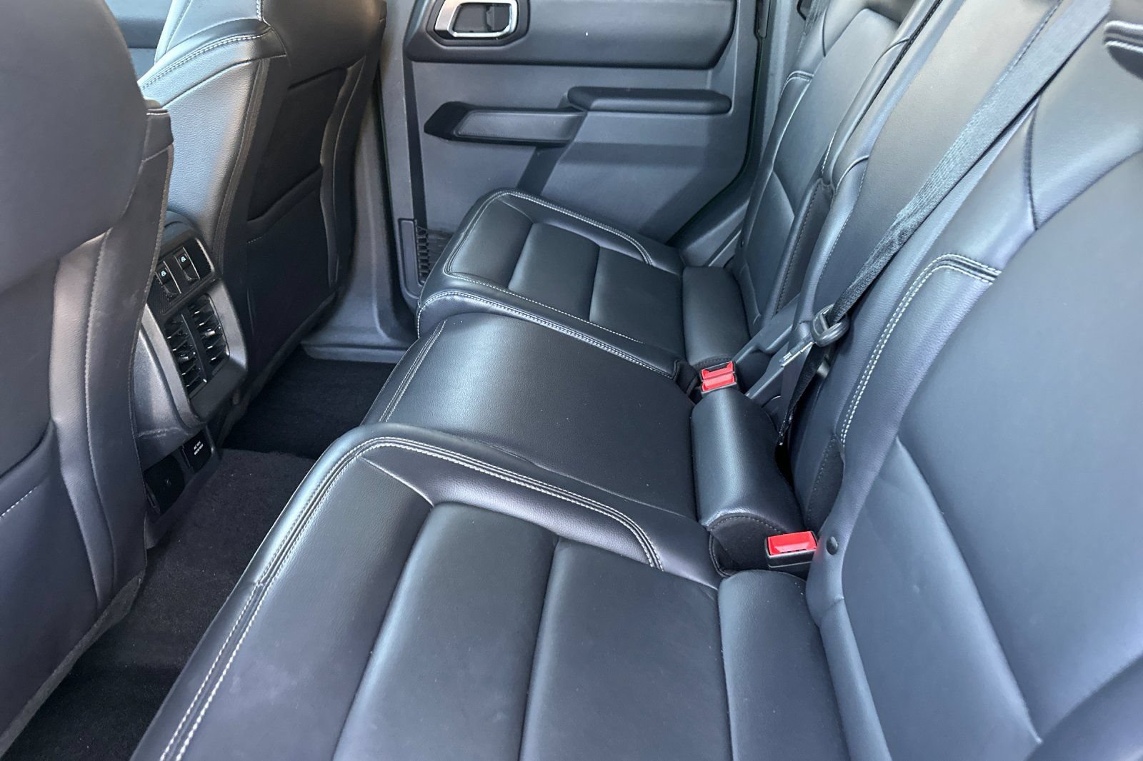 Used 2025 Ford Bronco Outer Banks AWD/4WD image 12