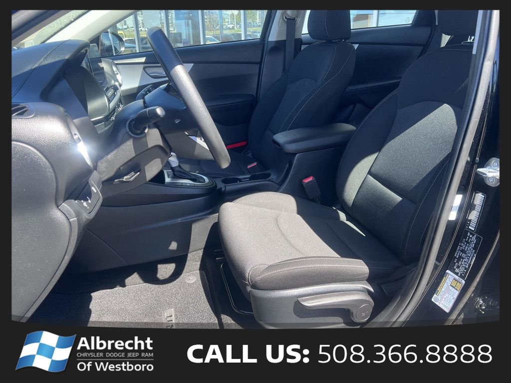 Used 2023 Kia Forte LXS w/ LXS Technology Package FWD image 10