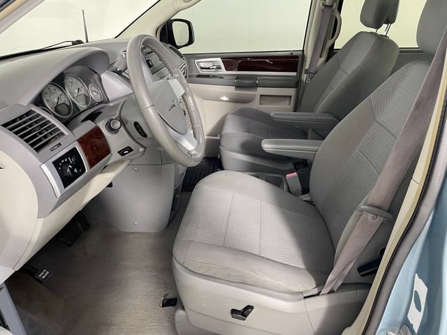 Used 2010 Chrysler Town & Country Touring FWD image 2