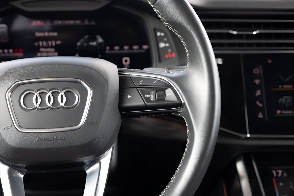 Used 2023 Audi Q8 Premium Plus AWD/4WD image 32