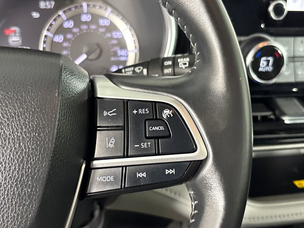 Used 2023 Toyota Highlander XLE image 16