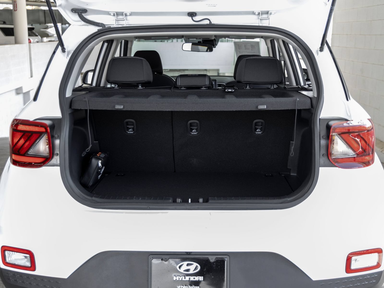 Used 2025 Hyundai Venue SEL FWD image 21