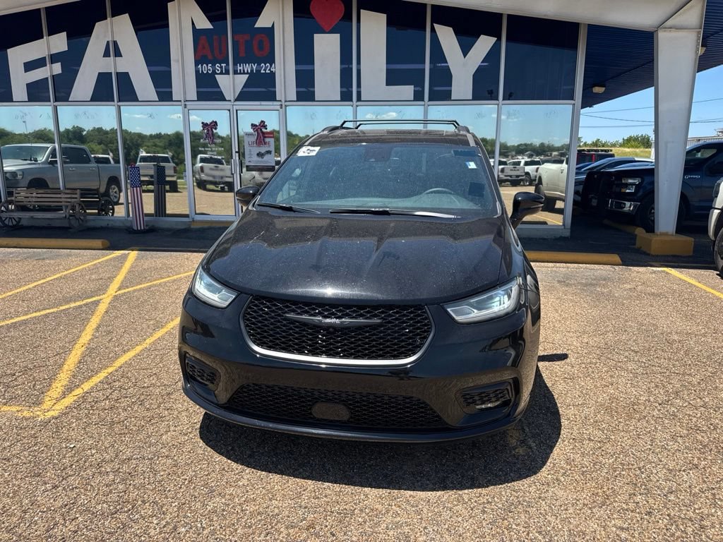 Used 2025 Chrysler Pacifica Limited FWD image 3