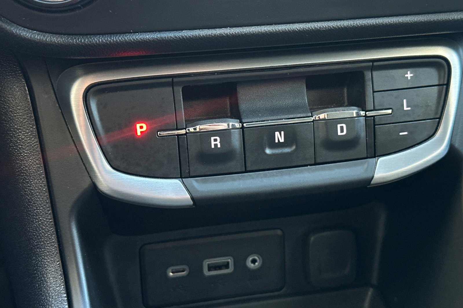 Used 2024 GMC Terrain SLE image 28