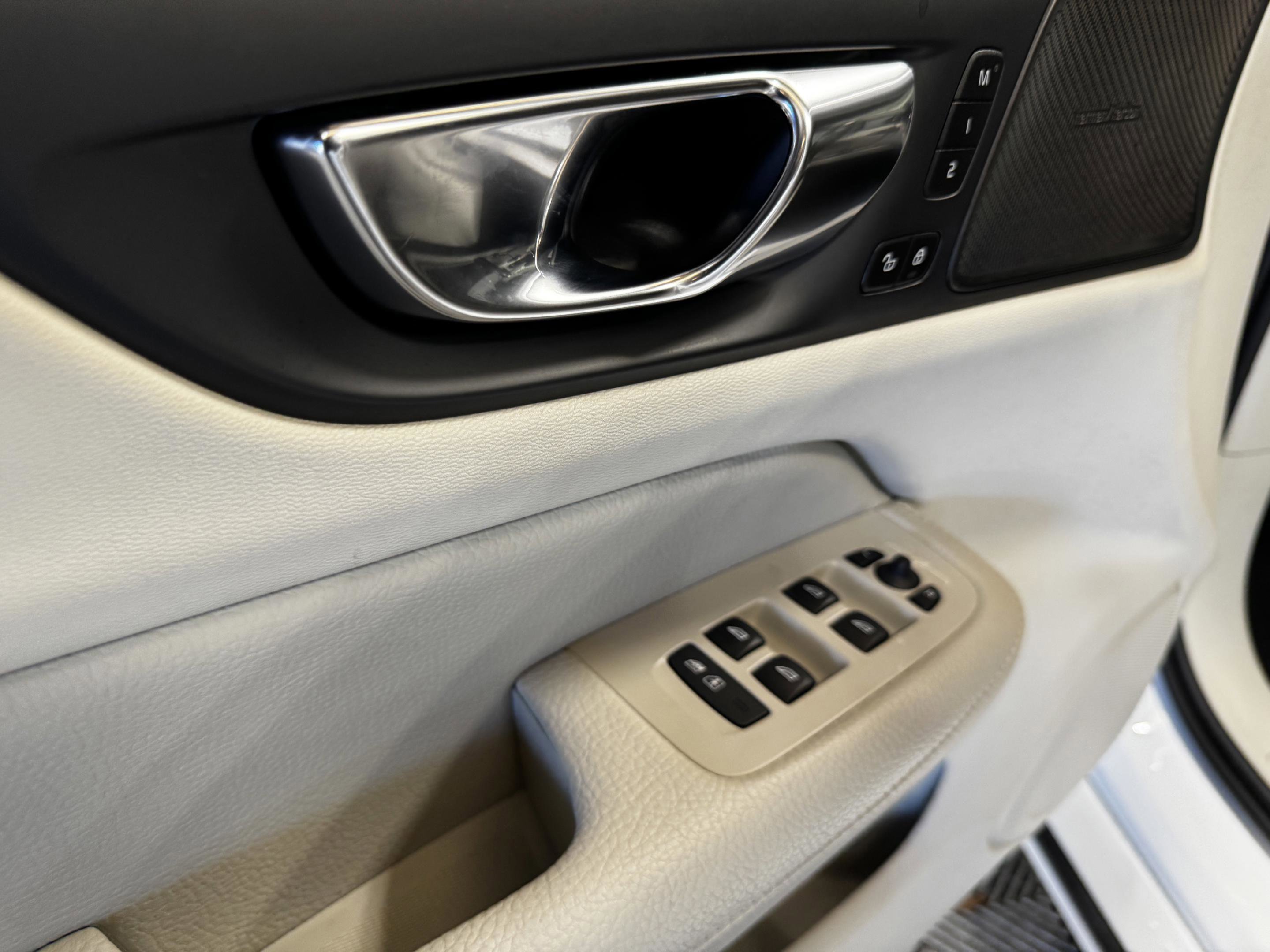 Used 2019 Volvo S60 T6 Momentum w/ Multimedia Package image 34