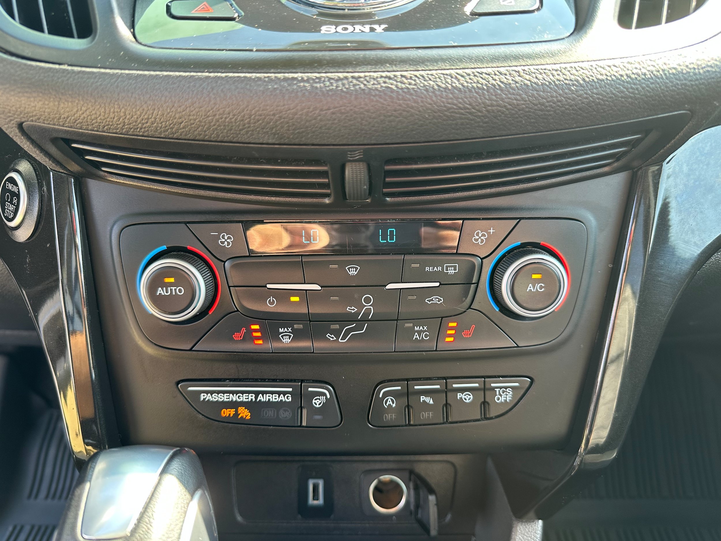 Used 2019 Ford Escape Titanium AWD/4WD image 26