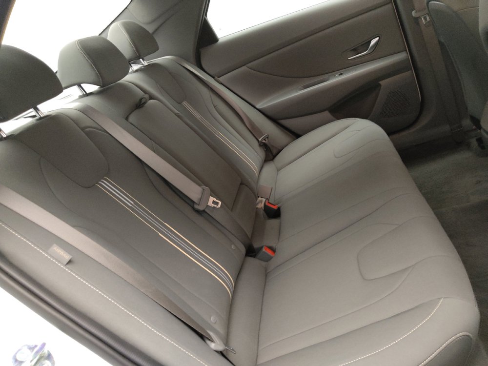 Used 2025 Hyundai Elantra SEL FWD image 19