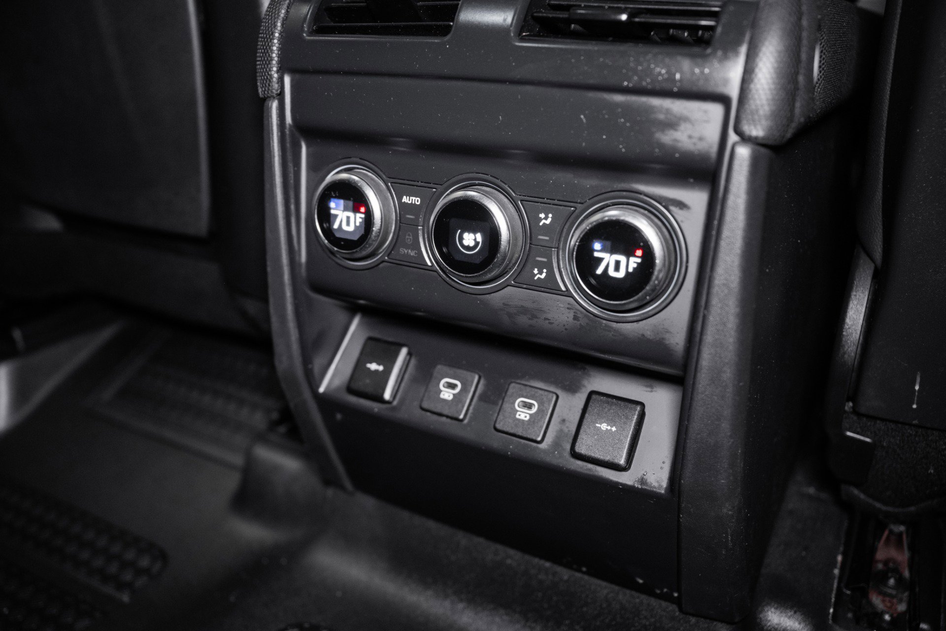 Used 2022 Land Rover Defender 110 X-Dynamic SE image 29