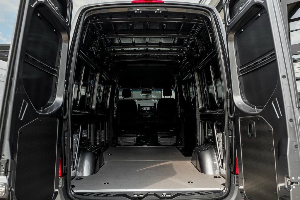 Used 2025 Mercedes-Benz Sprinter 2500 image 10