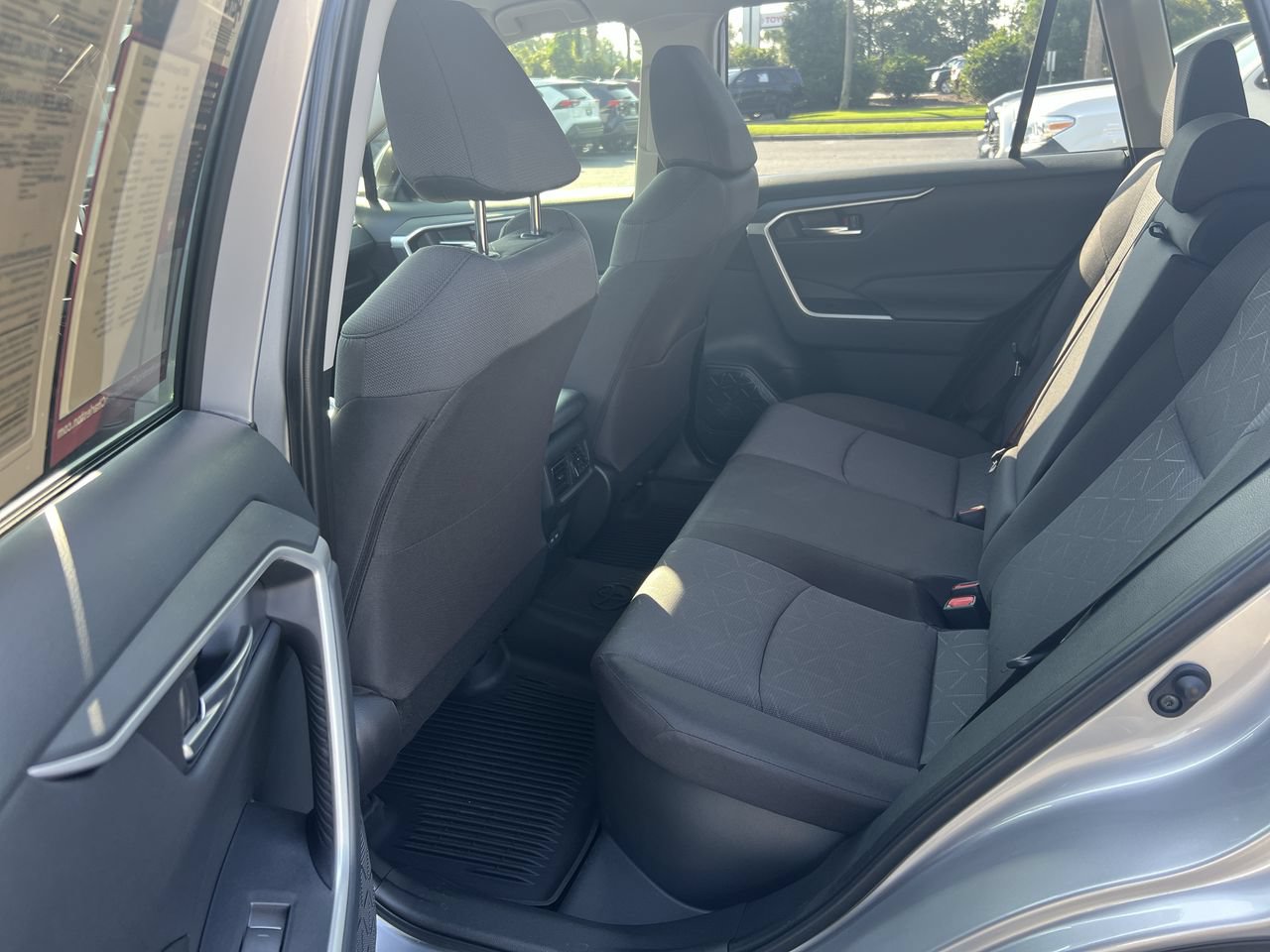 Used 2025 Toyota RAV4 XLE AWD/4WD image 32