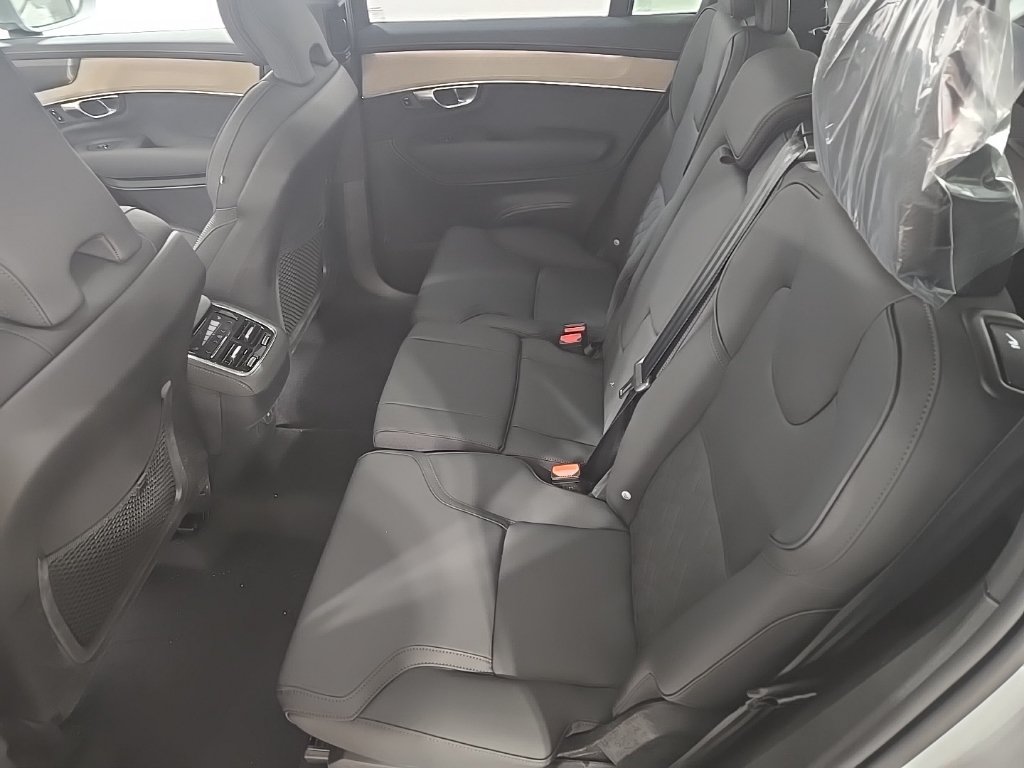 New 2026 Volvo XC90 B6 Plus w/ Protection Package AWD/4WD image 18