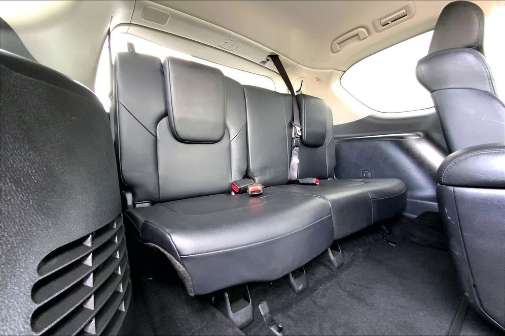 Used 2024 Nissan Armada SL w/ Captain's Chairs Package image 18