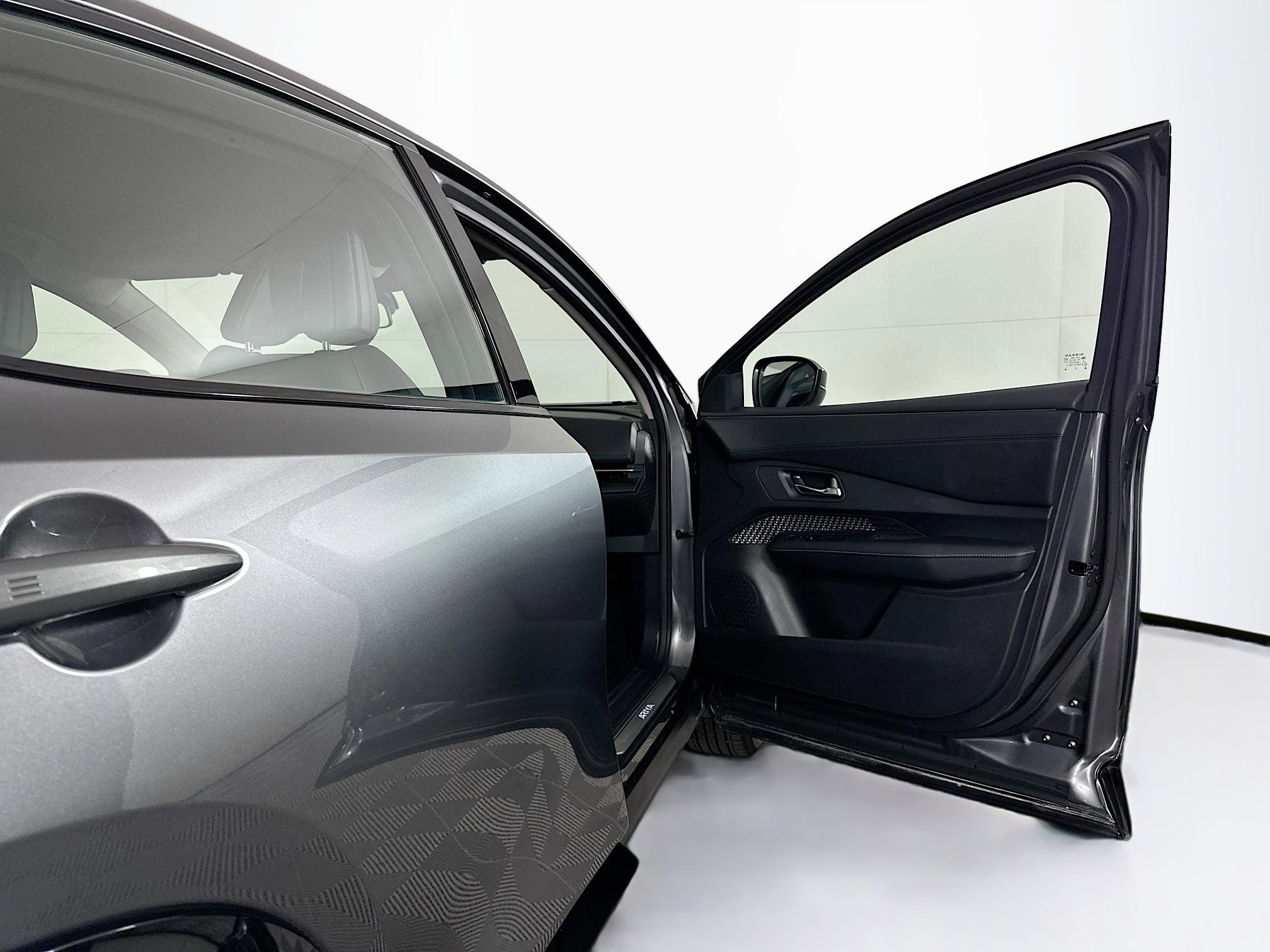 Used 2023 Nissan Ariya AWD image 32