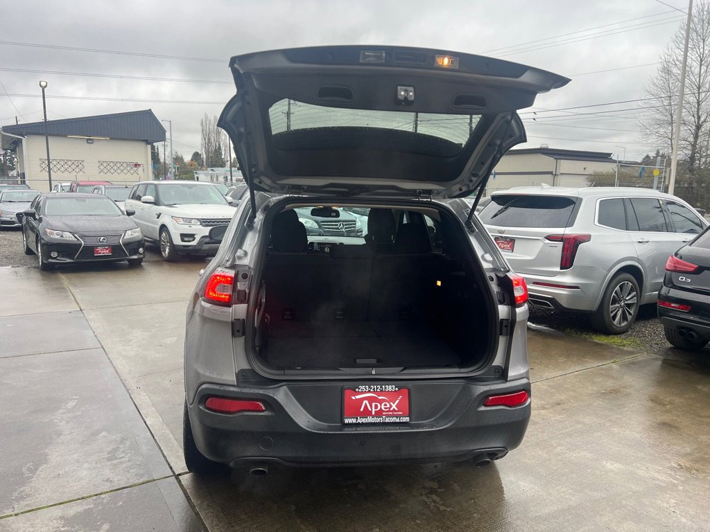 Used 2014 Jeep Cherokee Latitude FWD image 16