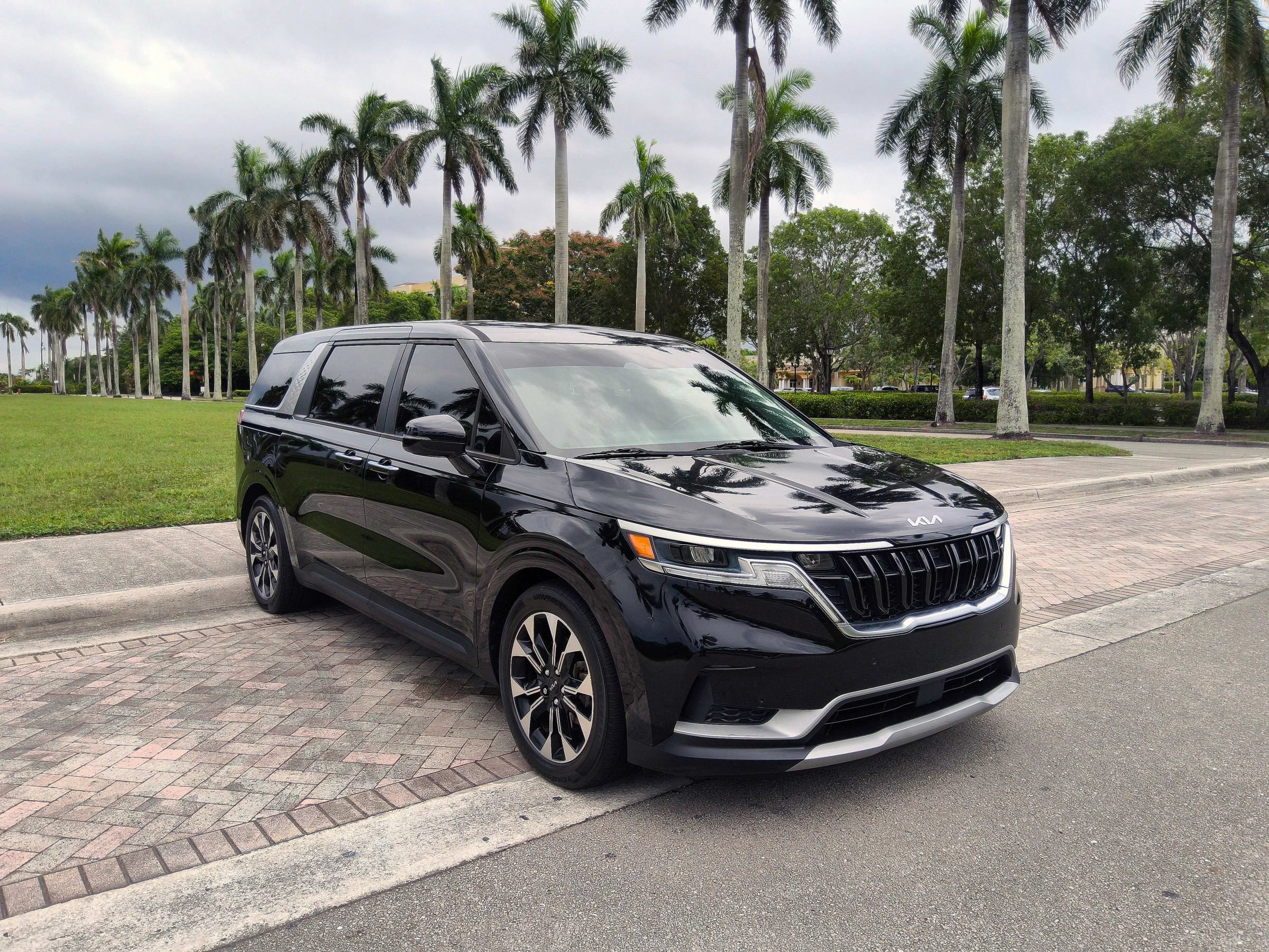 Used 2022 Kia Carnival EX FWD video 1