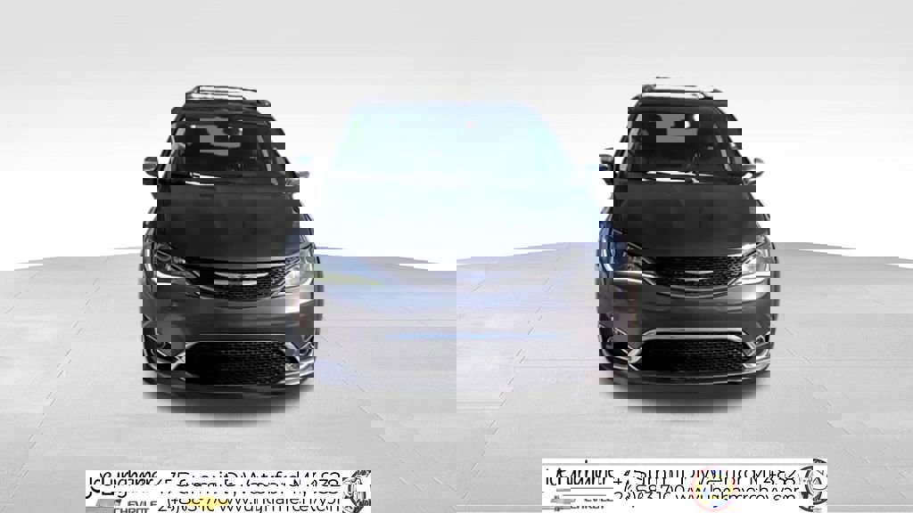 Used 2020 Chrysler Pacifica Limited image 3