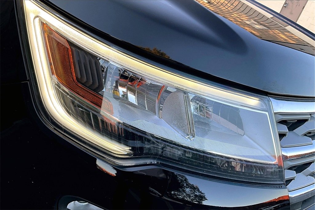 Used 2019 Ford Explorer Limited w/ Class III Trailer Tow Package image 30