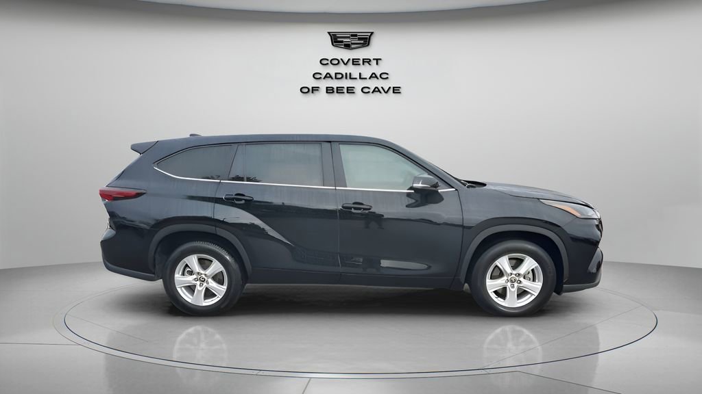 Used 2025 Toyota Highlander LE image 11