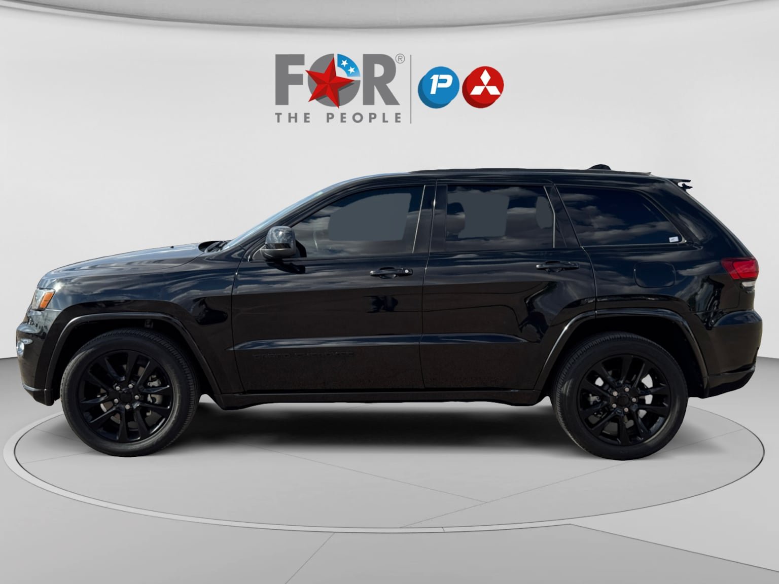 Used 2021 Jeep Grand Cherokee Laredo X RWD image 2