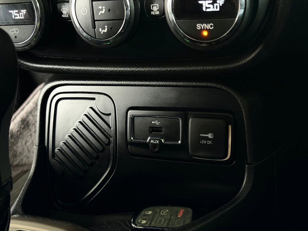 Used 2015 Jeep Renegade Latitude w/ Popular Equipment Group FWD image 44