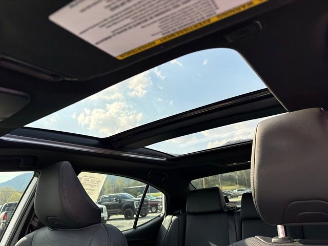 Used 2025 Toyota Camry XSE image 30