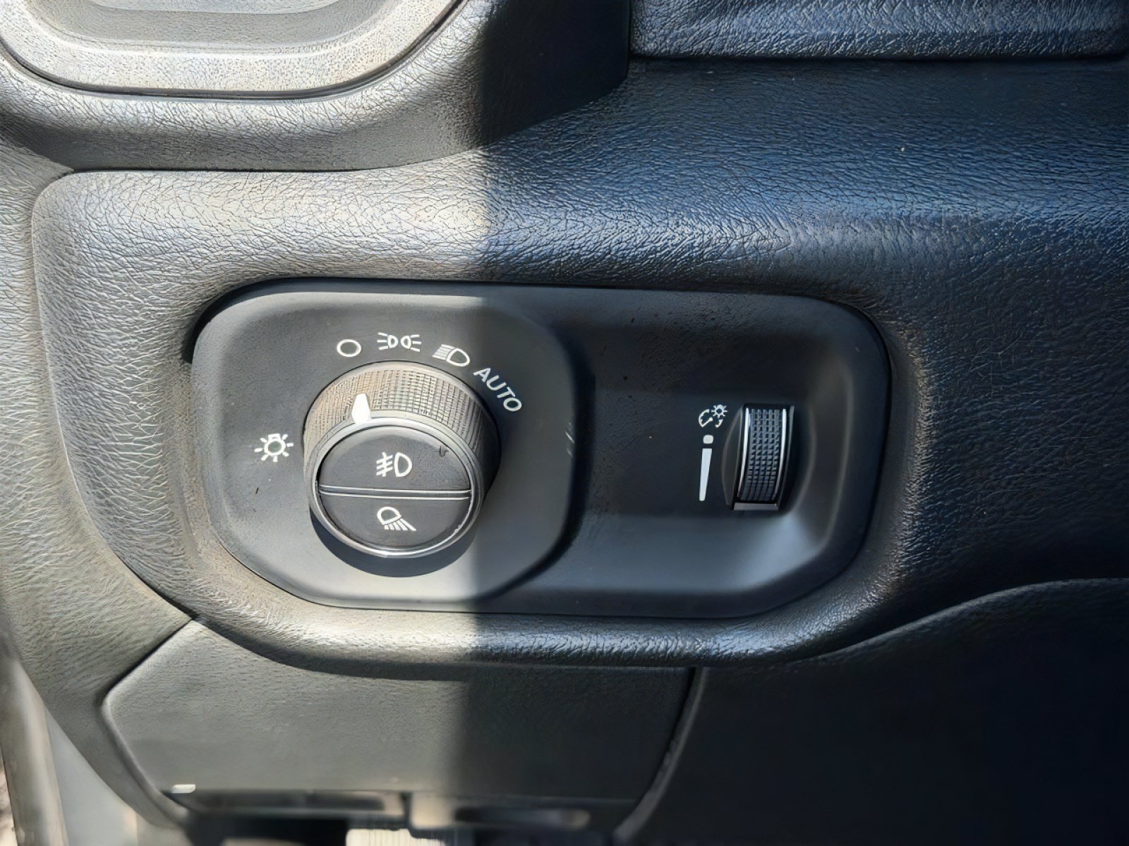 Certified 2025 RAM 2500 Tradesman AWD/4WD image 18