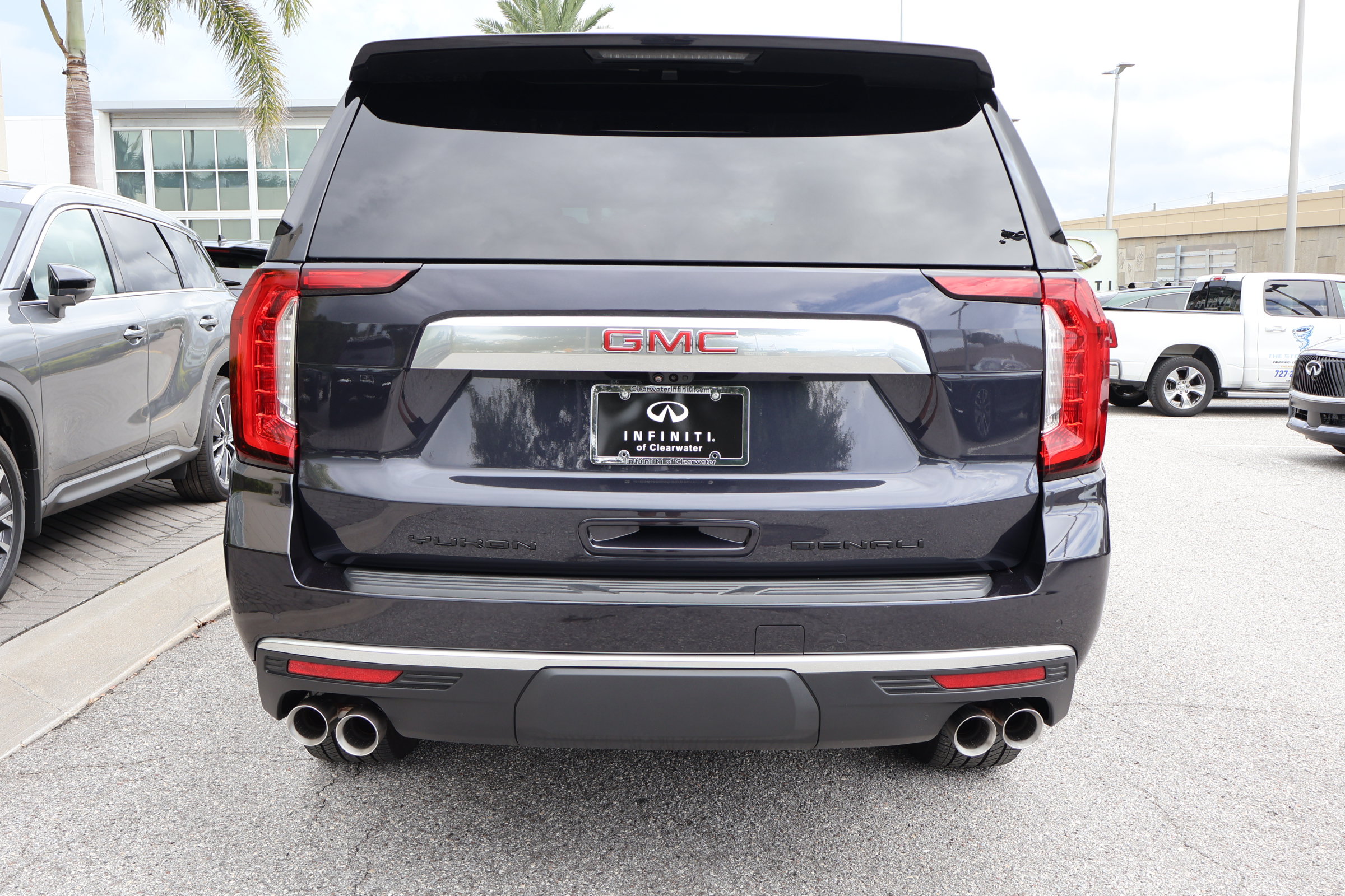 Used 2024 GMC Yukon Denali w/ Advanced Technology Package AWD/4WD image 8