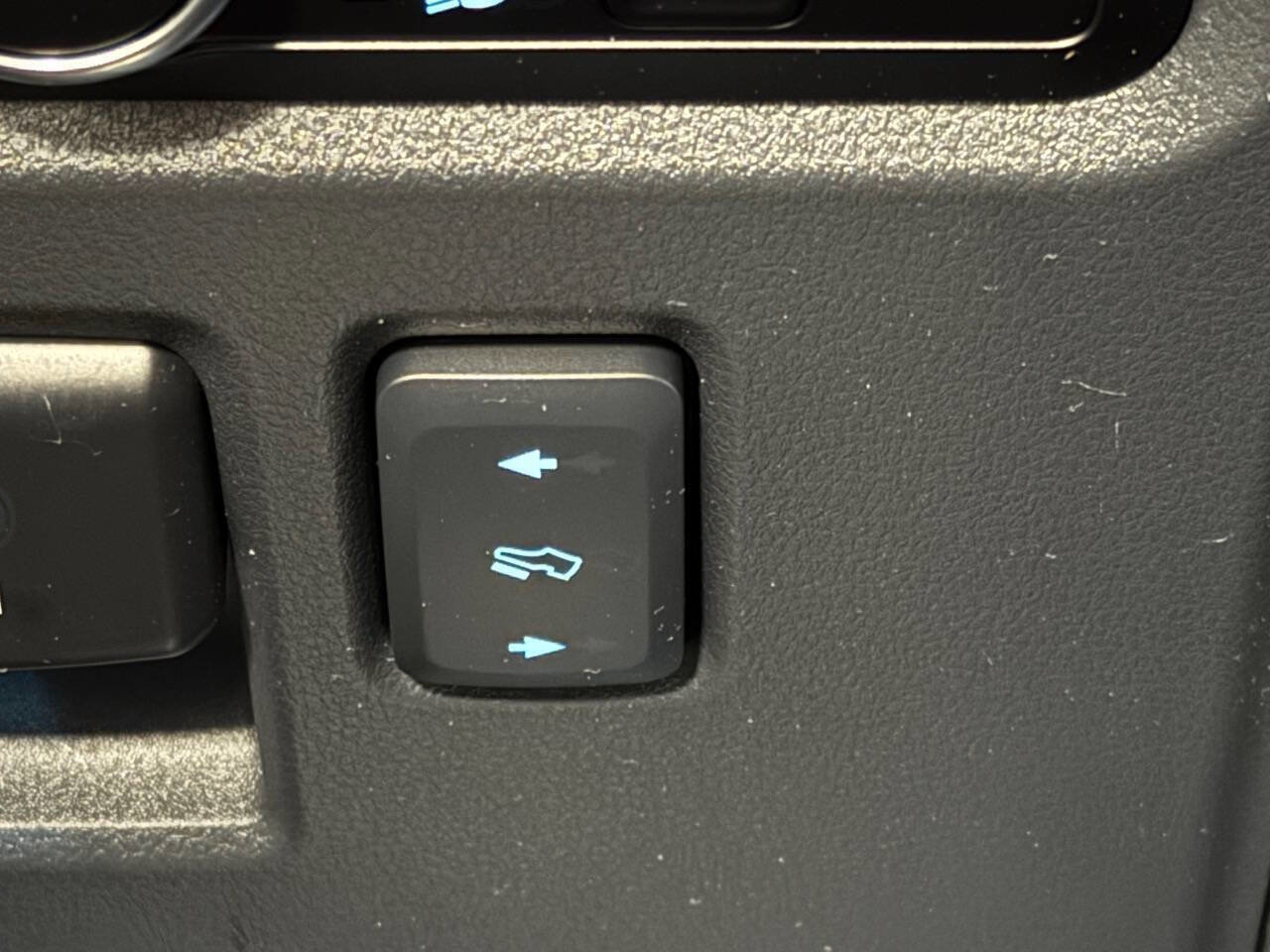 Used 2024 Ford F150 Lariat w/ Equipment Group 502A High AWD/4WD image 33