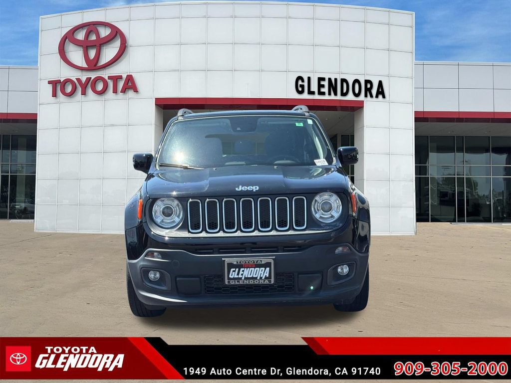 Used 2018 Jeep Renegade Latitude w/ UConnect 8.4 Nav Group FWD image 3