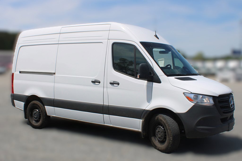 Used 2025 Mercedes-Benz Sprinter 2500 image 2