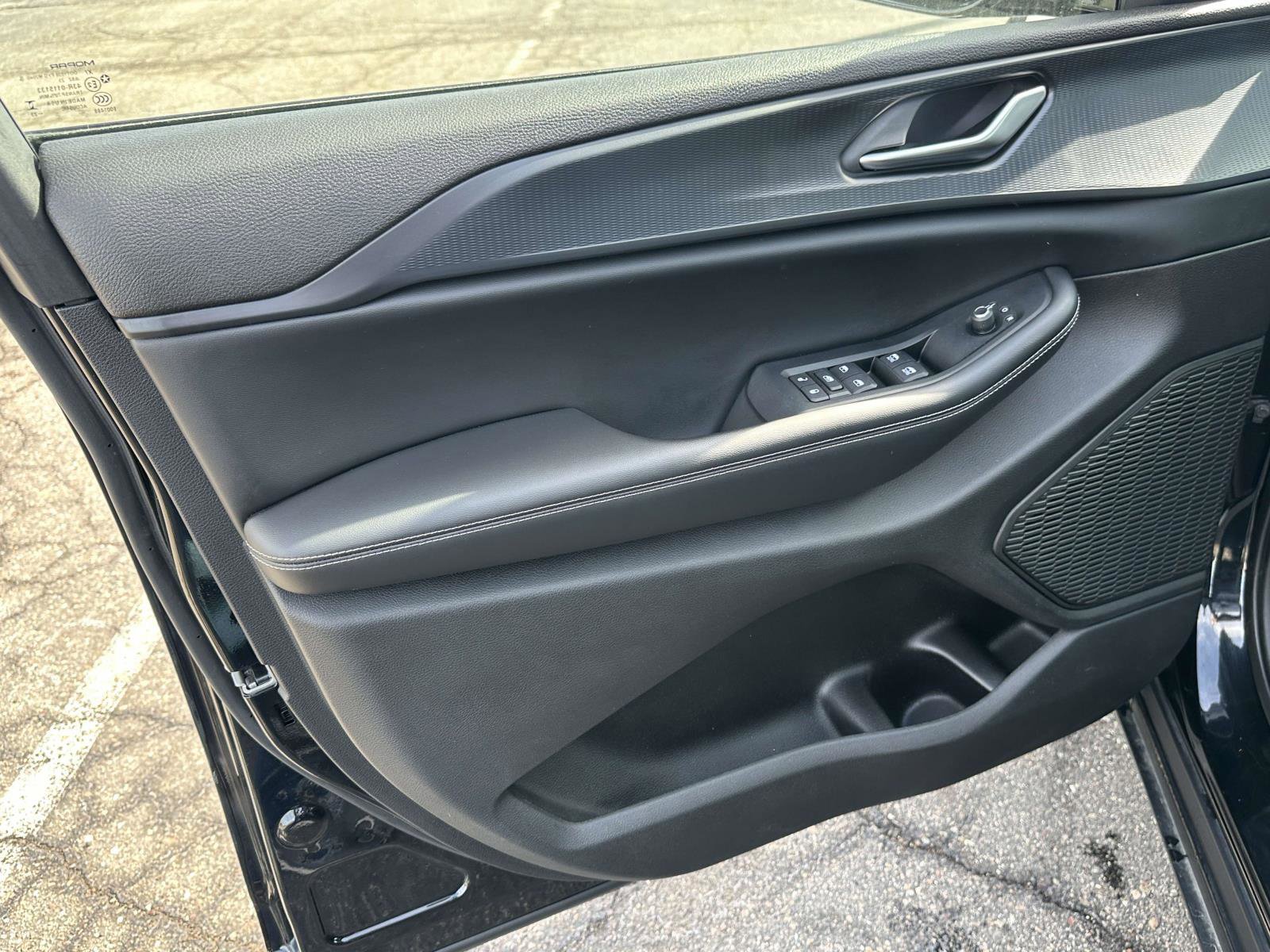 Used 2023 Jeep Grand Cherokee L Laredo image 16