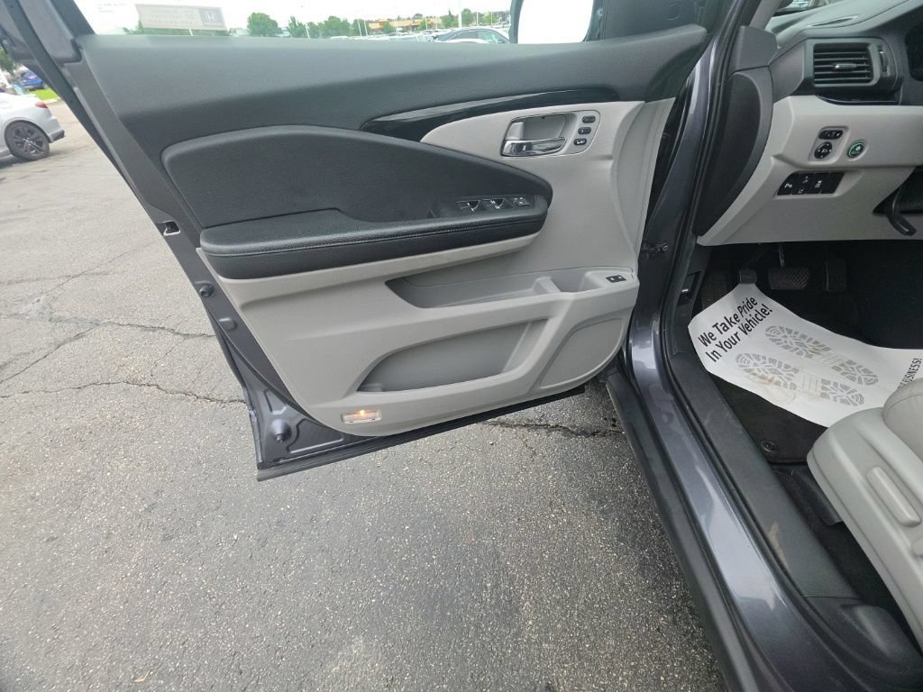 Certified 2019 Honda Pilot Touring image 12