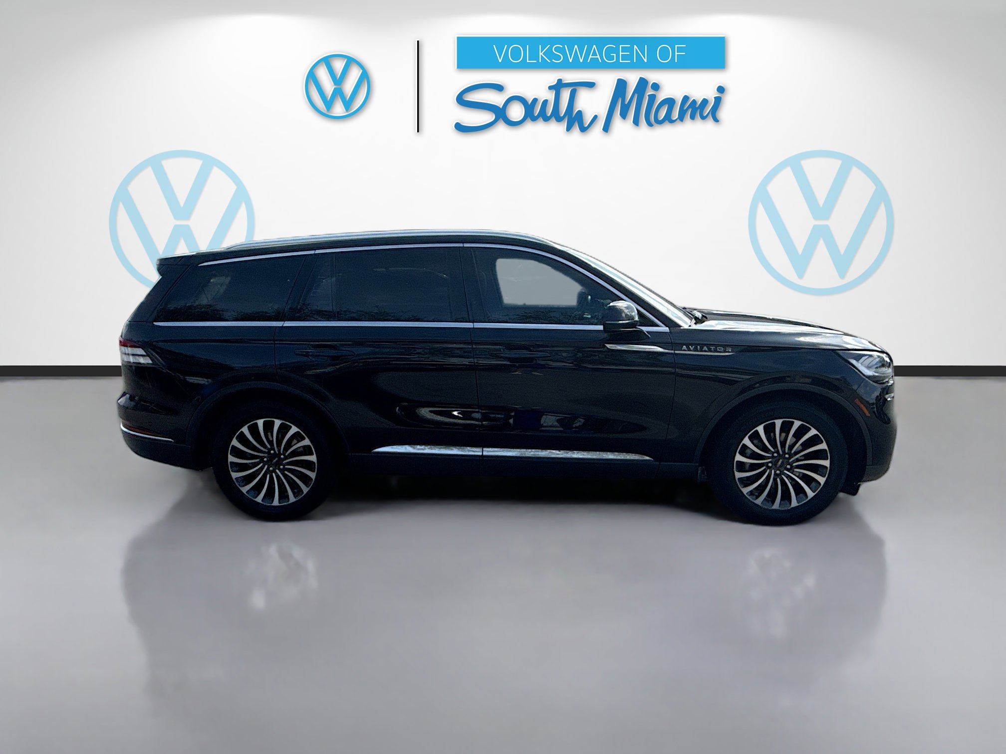 Used 2023 Lincoln Aviator Reserve w/ Equipment Group 201A image 8