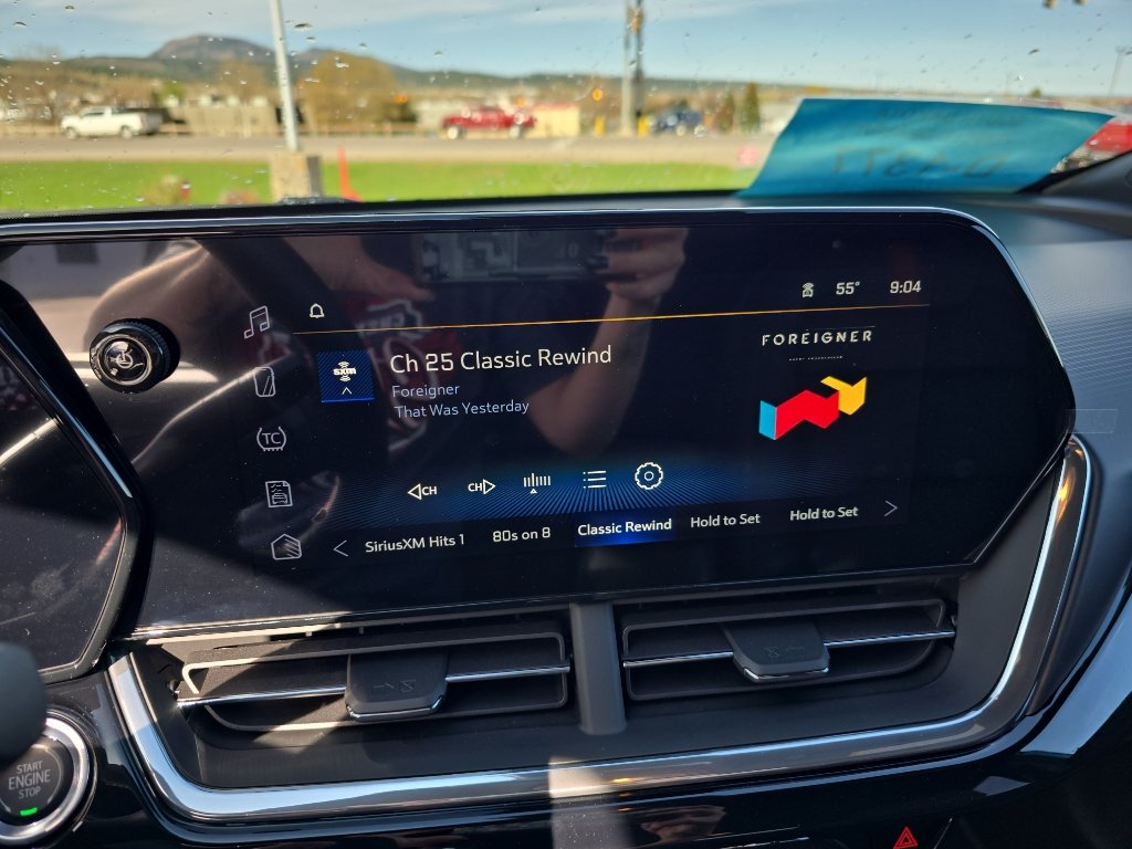 New 2026 Chevrolet Trax RS w/ Sunroof Package FWD image 15