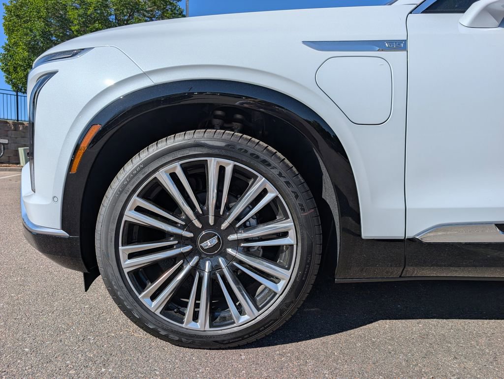New 2026 Cadillac Vistiq Premium Luxury w/ LPO, Floor Liner Package AWD/4WD image 8