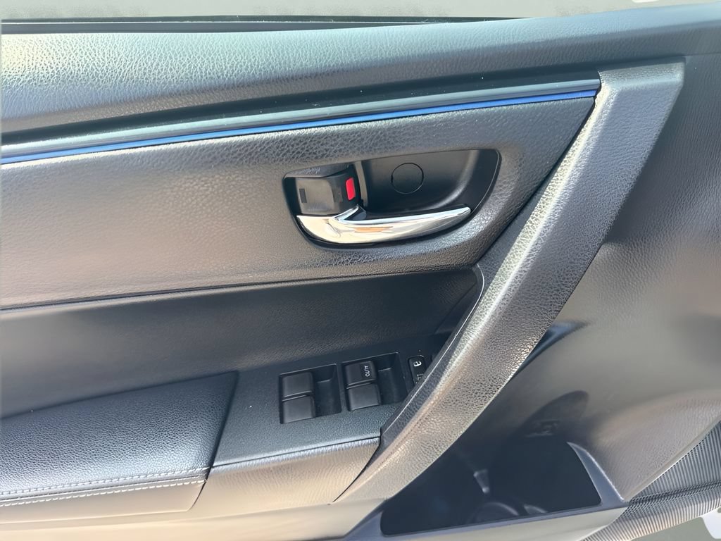 Used 2017 Toyota Corolla SE FWD image 17