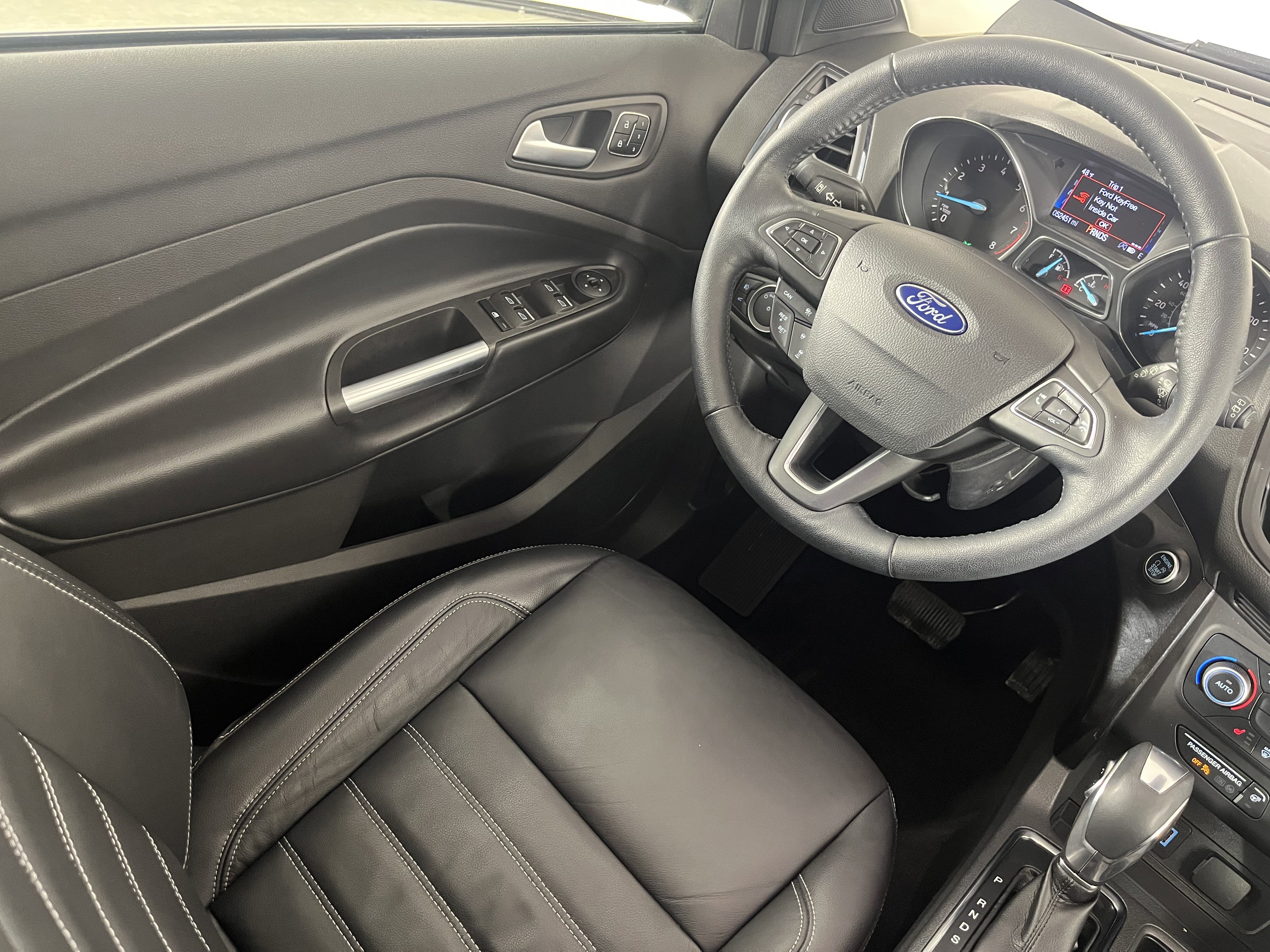 Used 2019 Ford Escape Titanium image 9