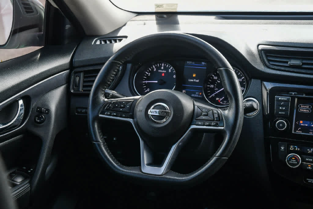 Used 2020 Nissan Rogue SV FWD image 13