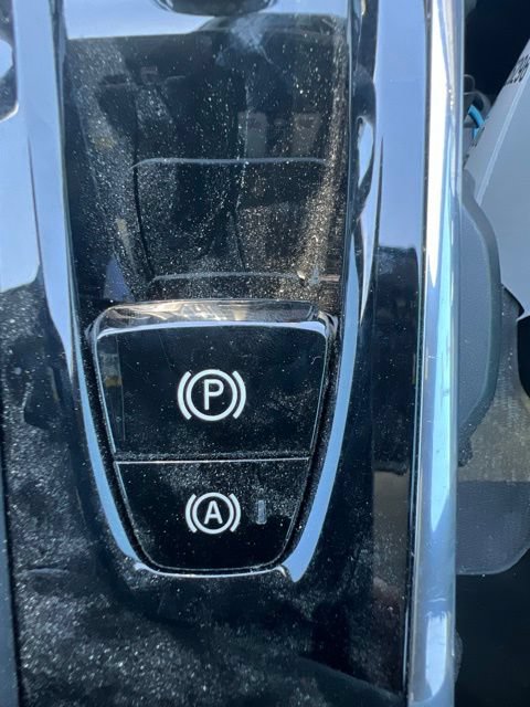 Used 2022 Volvo XC60 B6 R-Design AWD/4WD image 18