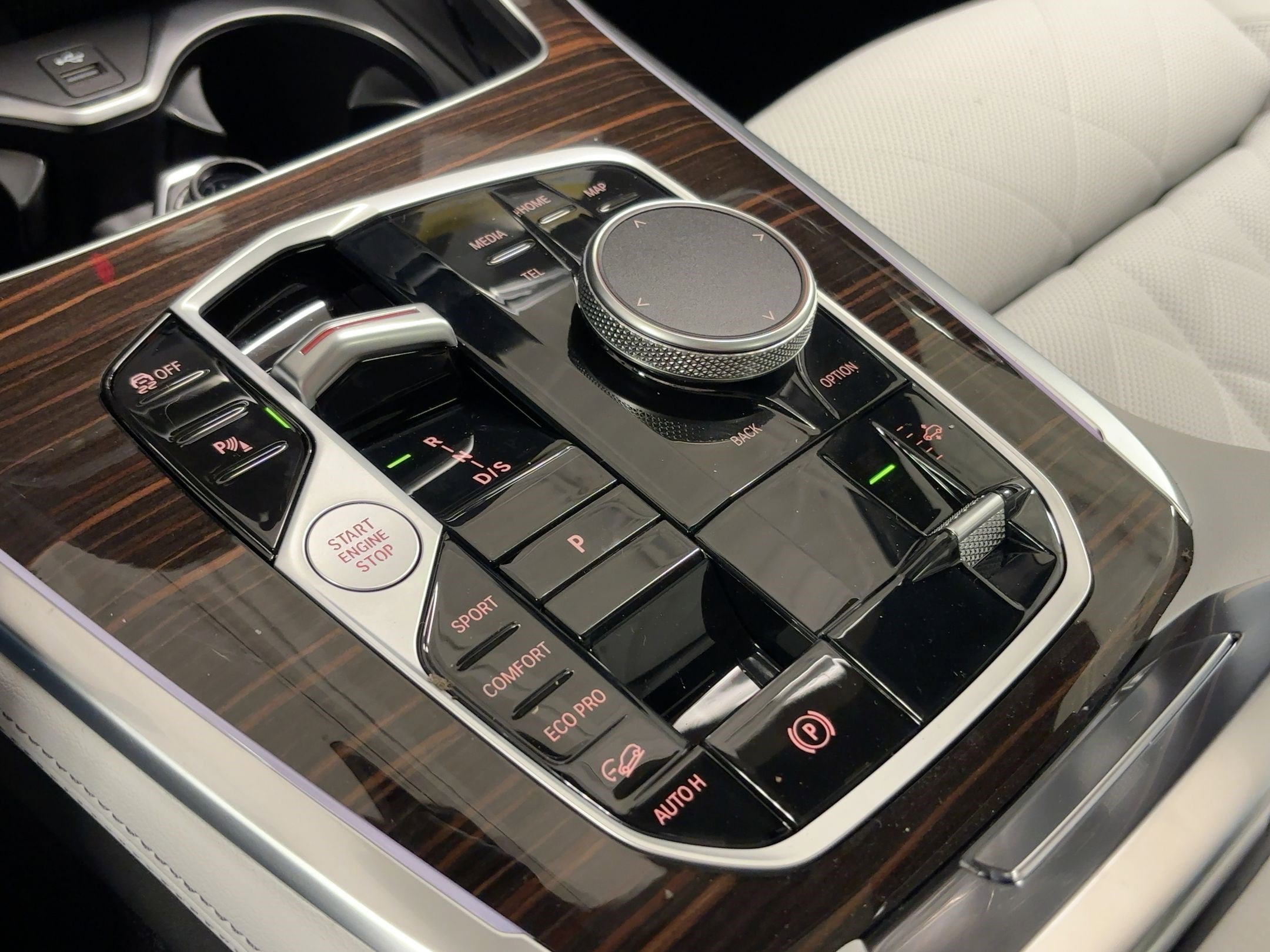 New 2026 BMW X7 xDrive40i w/ Premium Package image 17