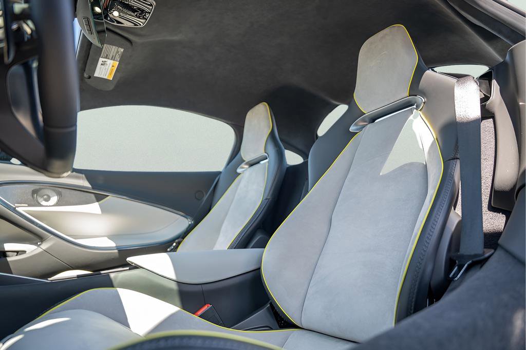 New 2025 McLaren Artura image 32