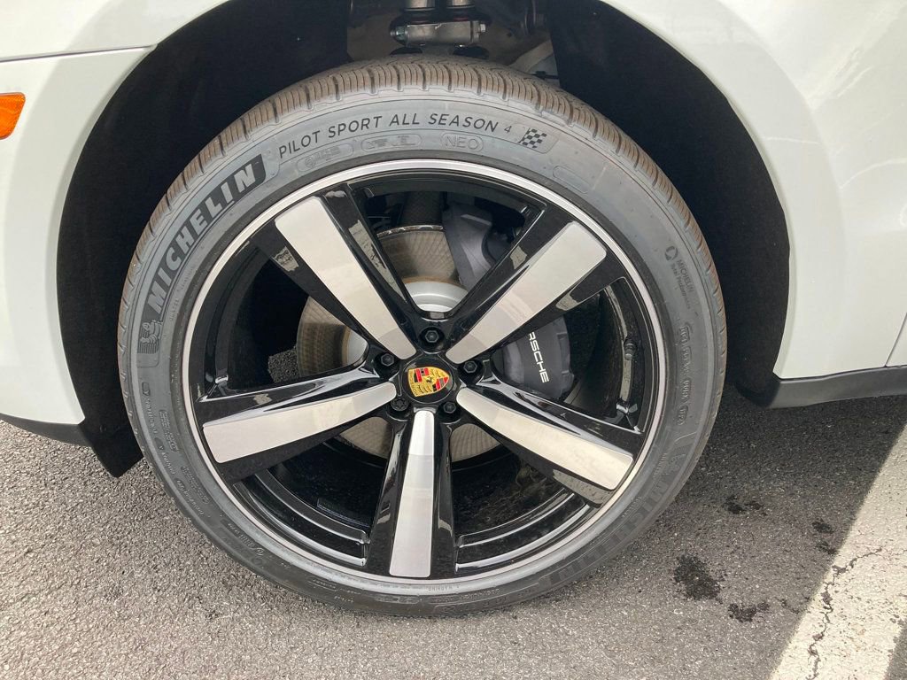Used 2025 Porsche Macan AWD image 8
