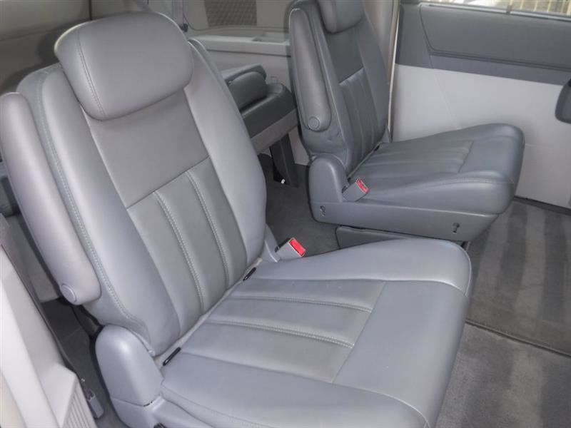 Used 2009 Chrysler Town & Country Touring image 24