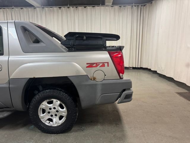 Used 2002 Chevrolet Avalanche 4x4 w/ Off-Road Suspension Pkg image 12