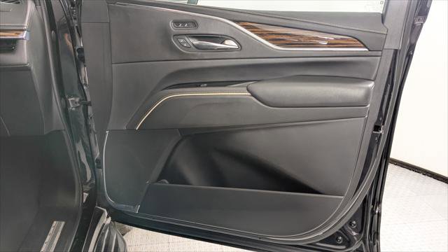 Used 2021 Cadillac Escalade Luxury AWD/4WD image 24