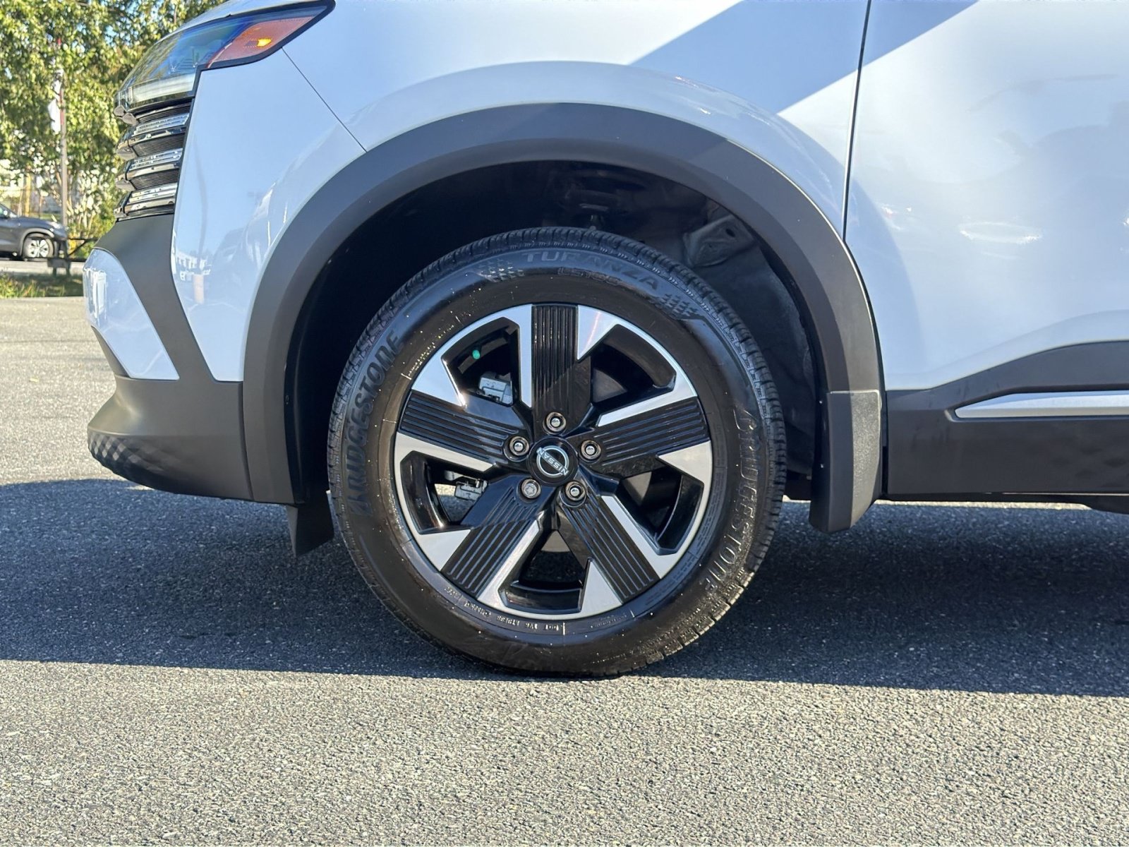 Used 2025 Nissan Kicks SV AWD/4WD image 13