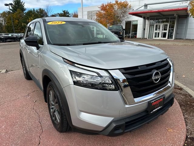 Used 2024 Nissan Pathfinder S image 7