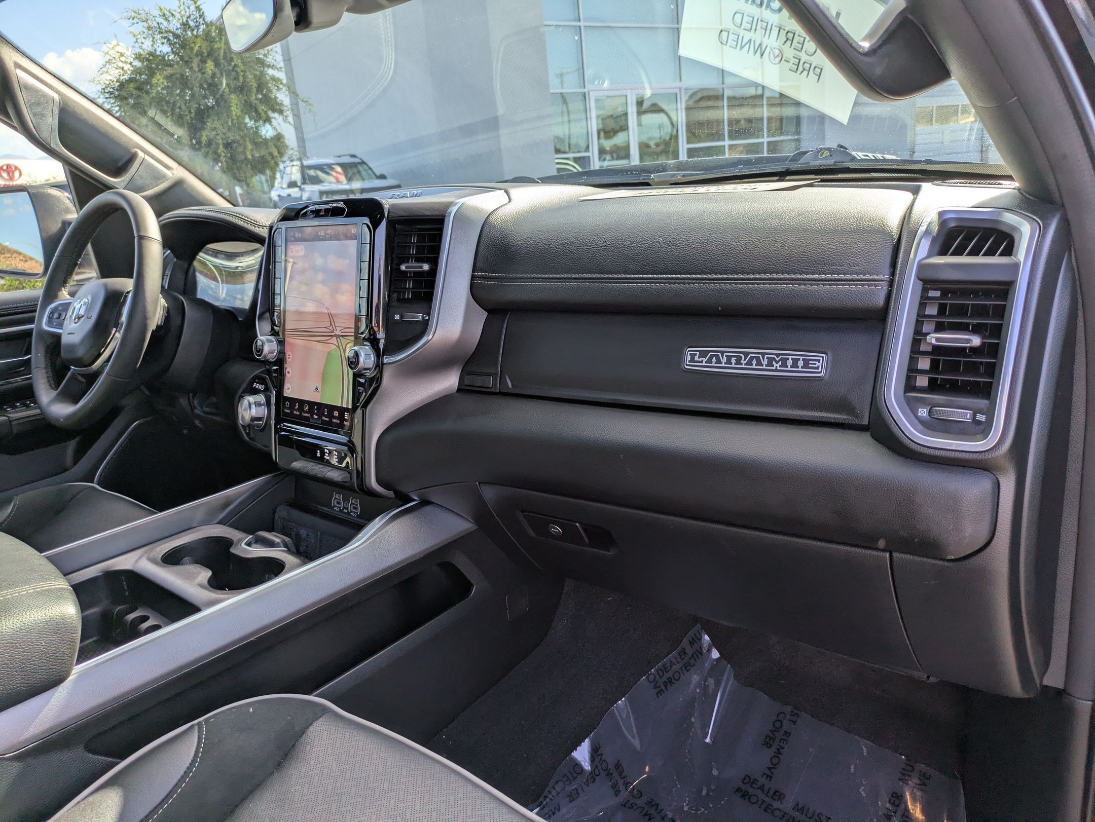 Used 2025 RAM 1500 Laramie w/ Sport Appearance Package AWD/4WD image 32