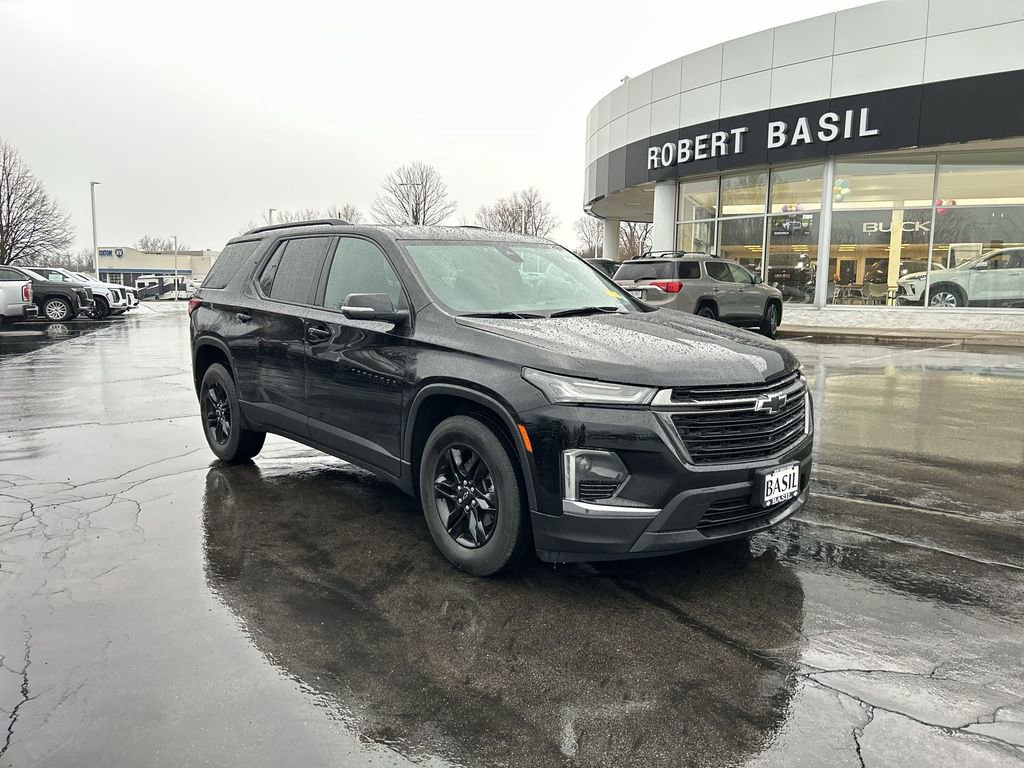 Used 2023 Chevrolet Traverse LT w/ Midnight/Sport Edition image 2