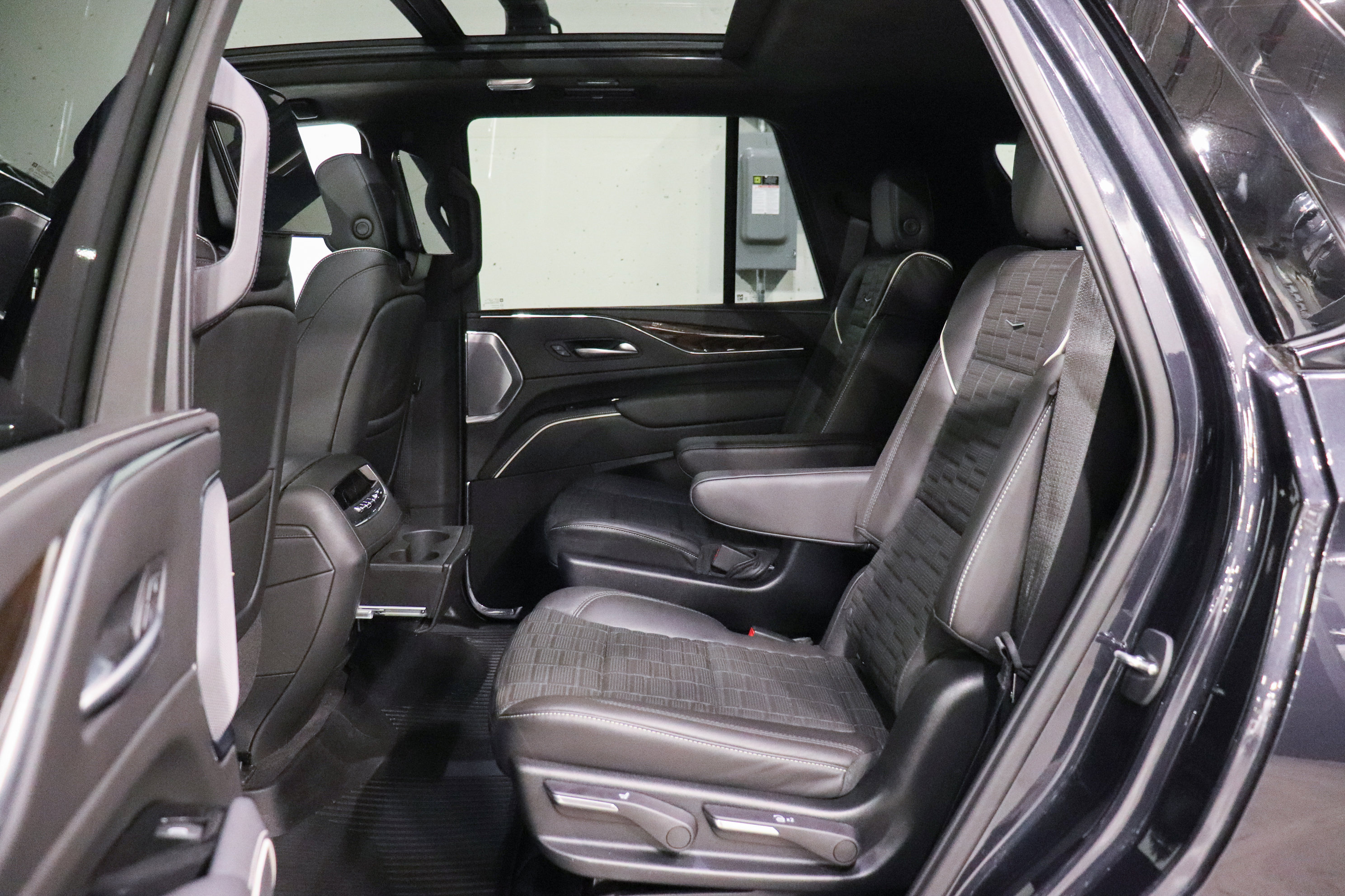 Certified 2023 Cadillac Escalade Sport Platinum w/ LPO, ONYX Package image 19